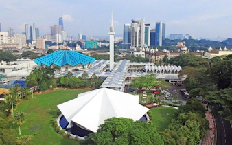National Mosque of Malaysia with Kuala Lumpur skyline in the background.