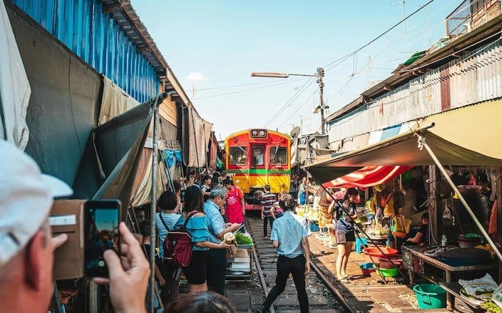 privétour naar de maeklong-spoorwegmarkt, de drijvende markt en de draken-thee-4