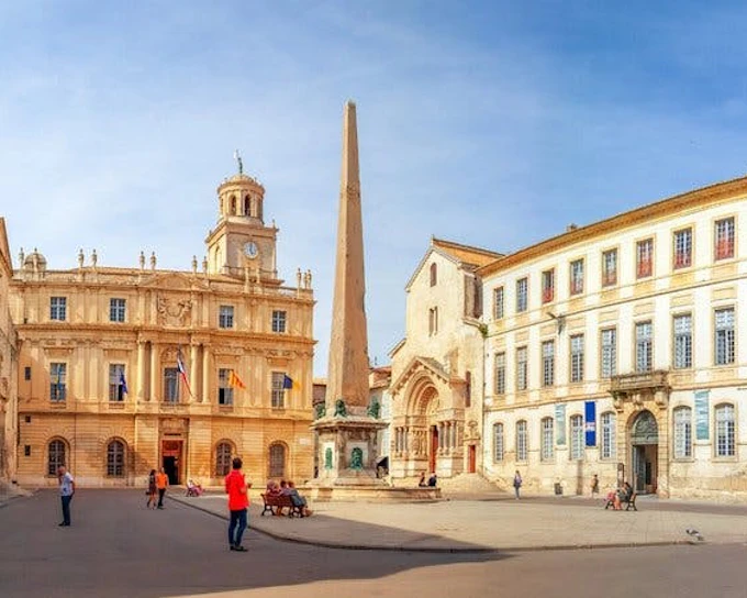 Arles Self-Guided Walking Tour via Mobile App (Product 53548)