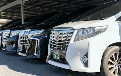 Luxury vehicles for Osaka City to Kansai Airport private transfer service.