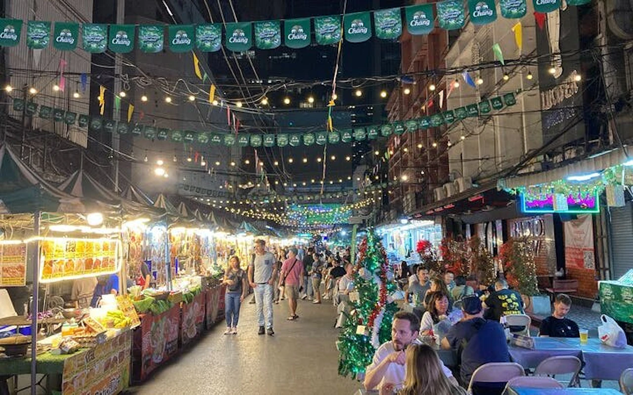 Bangkok Night Tuk Tuk Food and Drink Tour with Night Market and Hidden Bar Visit — 5