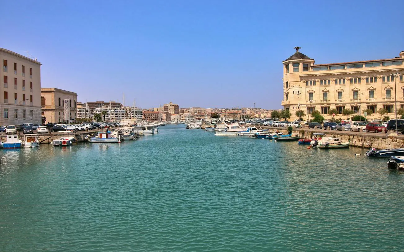 Ortigia Siracusa Self-Guided Audio Walk: Temple of Apollo, Arethusa Spring and the Greek-Temple Cathedral