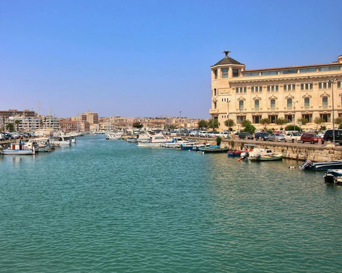 Ortigia Siracusa Self-Guided Audio Walk: Temple of Apollo, Arethusa Spring and the Greek-Temple Cathedral