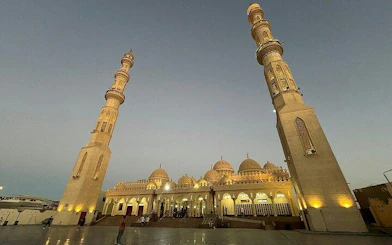 Mosque with tall minarets at dusk, part of a private guided tour in Hurghada.