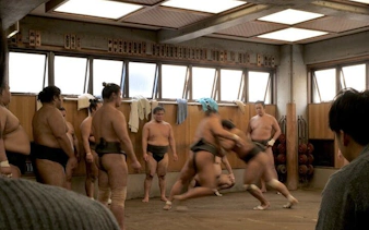 tur på sumo-morgenøvelsen i tokyo med plass ved ringen + fotomulighet-10