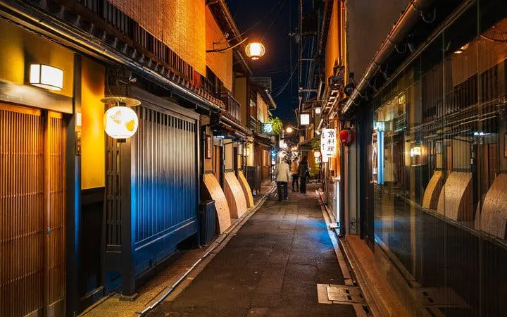 lokale matopplevelser i kyoto og tur til hemmelige barer i gion-6