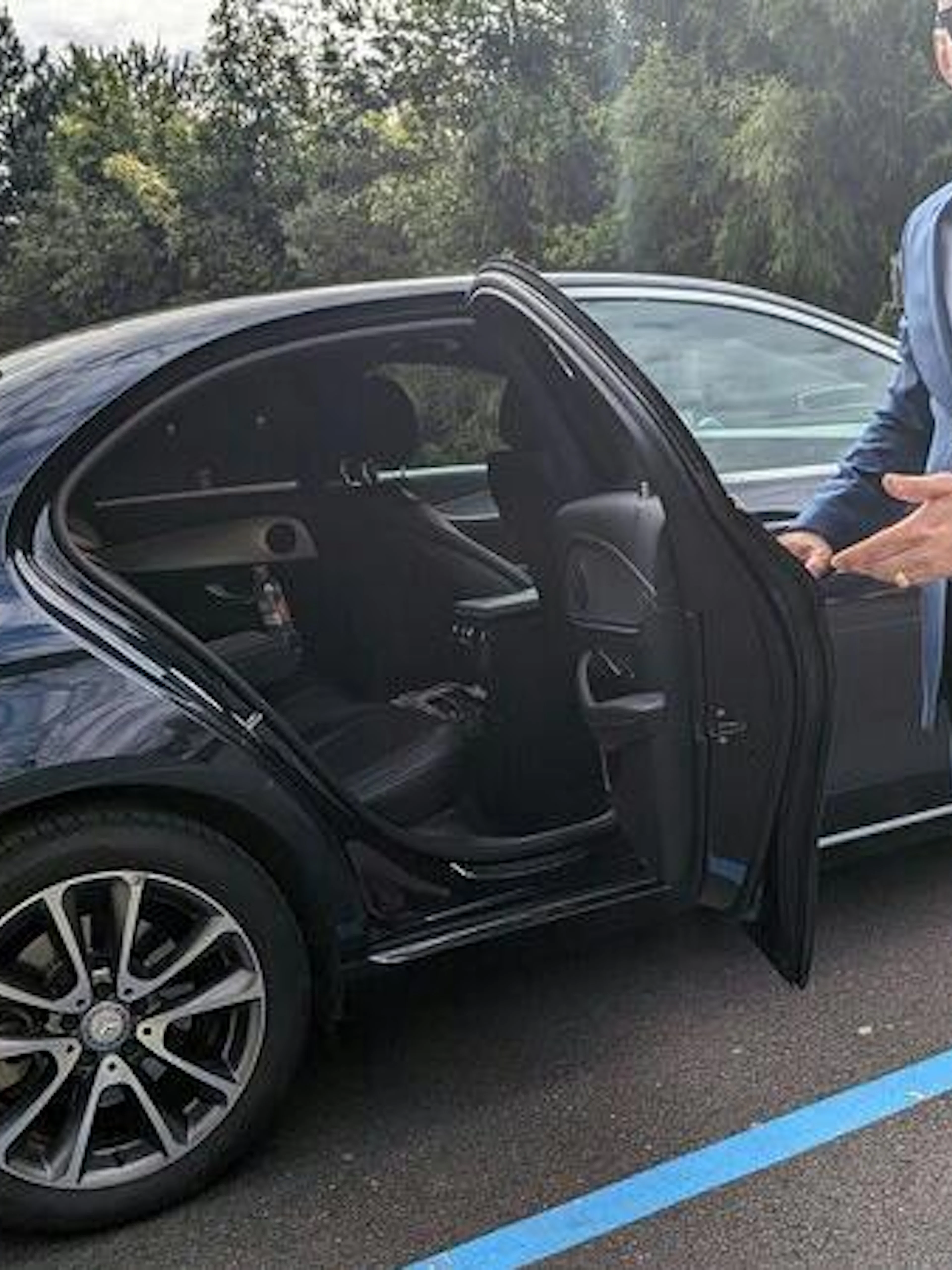 Private driver with car for Bucharest Otopeni Airport transfer service.