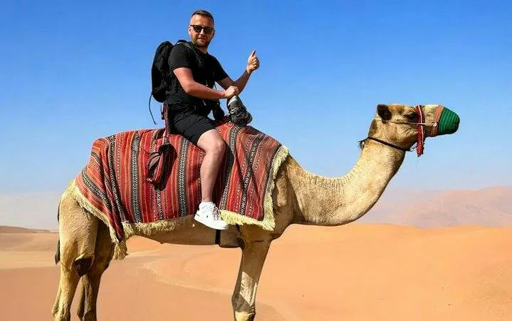 Abu Dhabi Private 4x4 Desert Safari with Pickup and Drop-off, Dune Bashing, Camel Ride and BBQ Dinner
