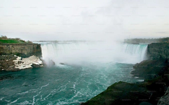 visite guidée à pied des chutes du niagara avec billets pour la tour en bateau « maid of the mist » (côté américain)-3