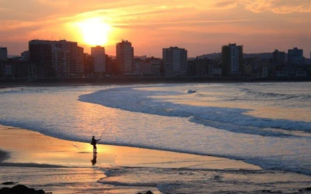 Gijón Self-Guided Walking Tour on Mobile App