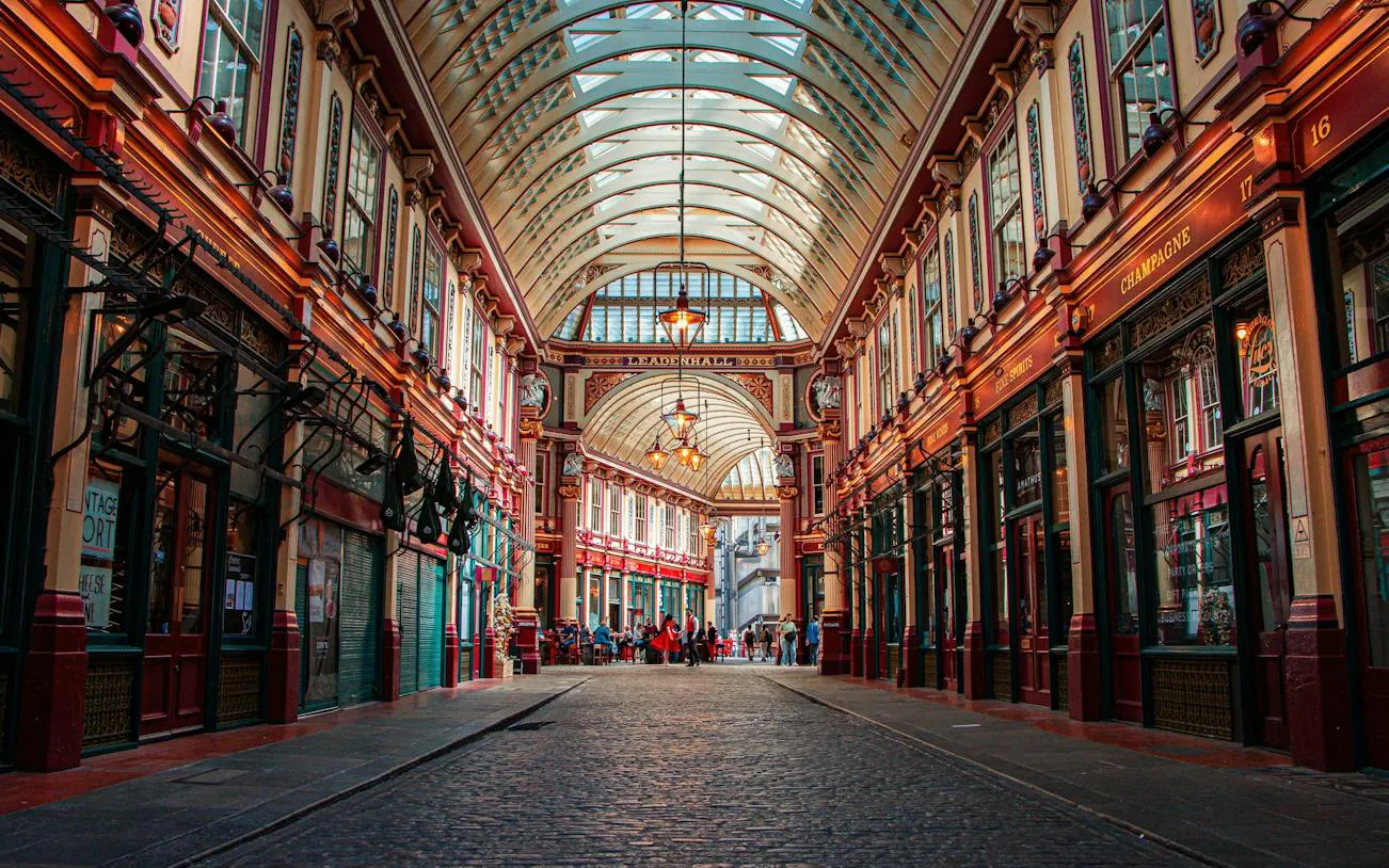 City of London Self-Guided Audio Walk: Roman Wall, the Monument, Leadenhall Market and St Paul's