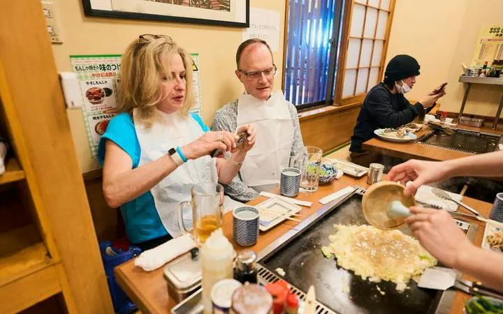 Asakusa Food Tour: Guided Visit to 4 Local Eateries with 12 Japanese Dishes and Drinks (Product 56576)