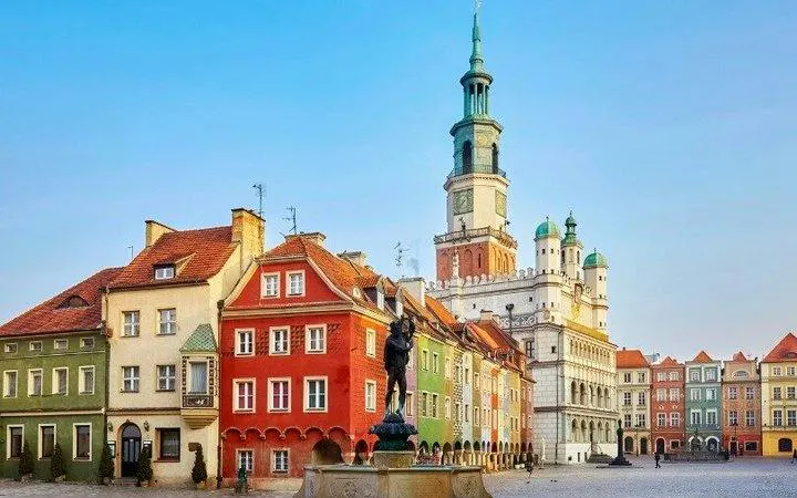 Colorful buildings and town hall in Poznan's Old Market Square, featured in a self-guided audio tour.