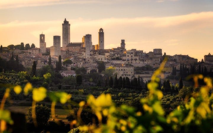 privater tagesausflug nach san gimignano mit tesla, gourmet-apericena und weinprobe-2