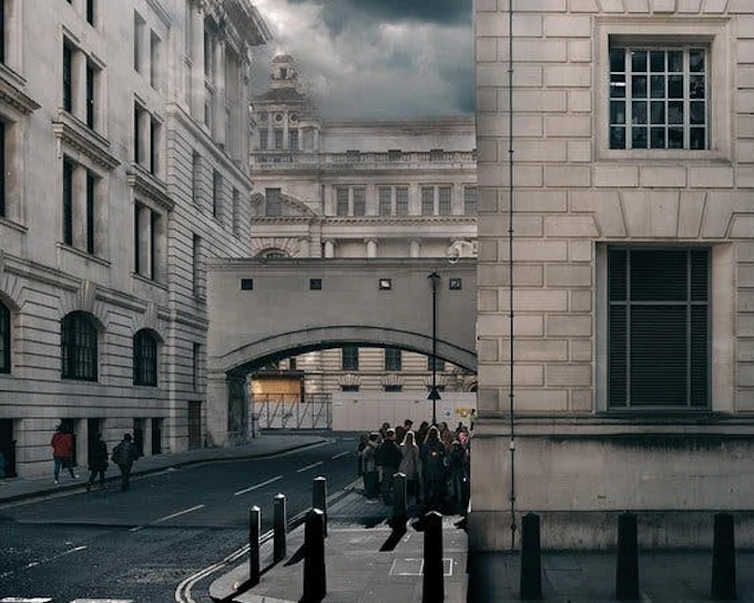 Harry Potter Filming Locations Guided Walking Tour with Themed Games, Quizzes, and Reenactments