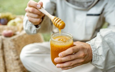 Honey tasting during Tuscan farm food and wine tour near San Gimignano.