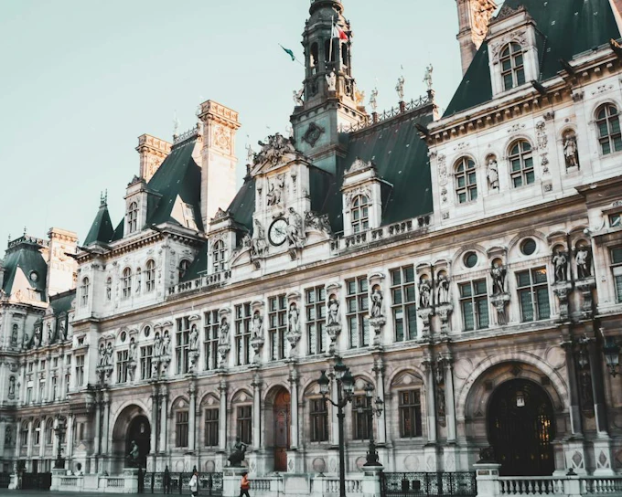 Le Marais Self-Guided Audio Walking Tour: Place des Vosges, HĂ´tel de Sully and Rue des Rosiers