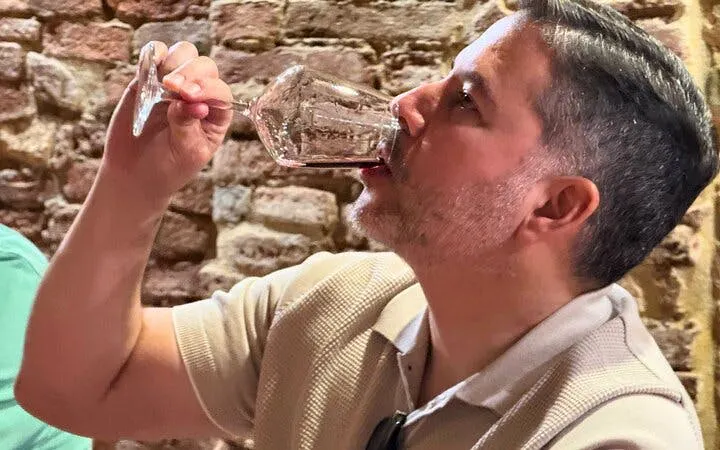 tour en grupo pequeño por siena, cortona, montepulciano y val d'orcia, con degustaciones en fincas y visita a una bodega-1