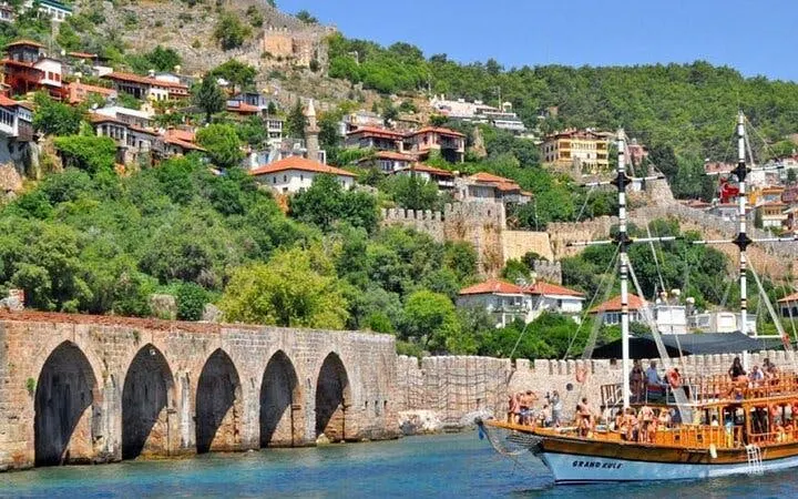 avslappende båttur i alanya med lunsj og gratis brus-9