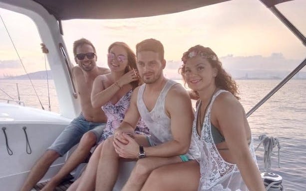 1h refreshing sailing tour in barcelona with open bar & tapas-4