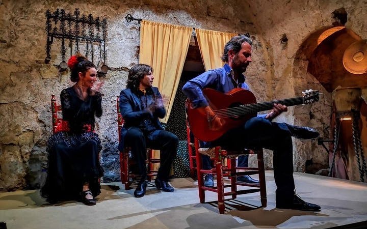 tablao flamenco in cordoba-5