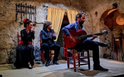 tablao flamenco in cordoba-5