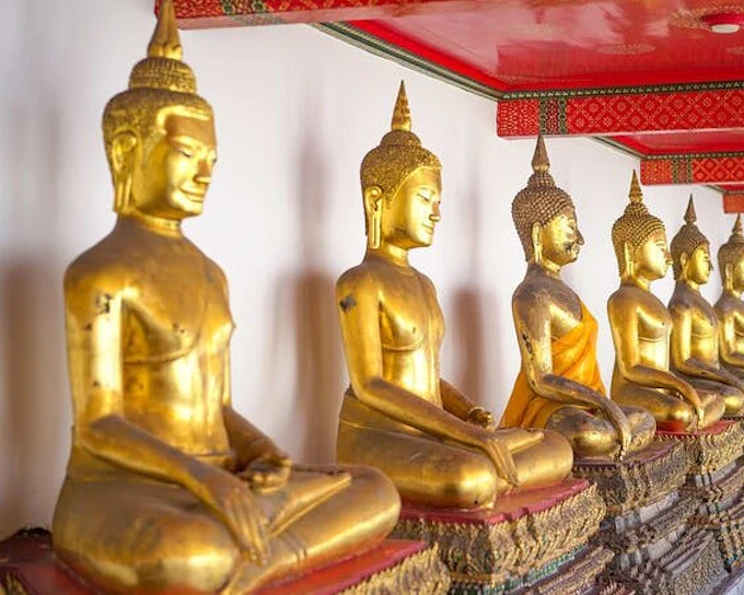 Wat Pho, Wat Arun & Flower Market Guided Walking Tour in Bangkok