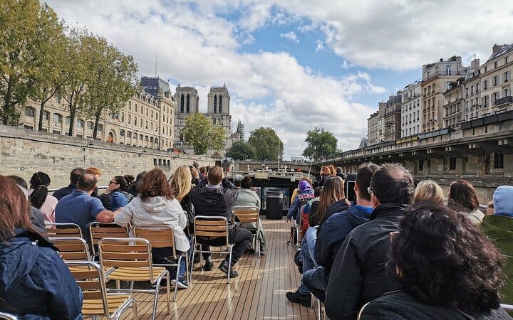 visita guiada a pie por el barrio latino con un guía historiador local y sus rincones secretos-1