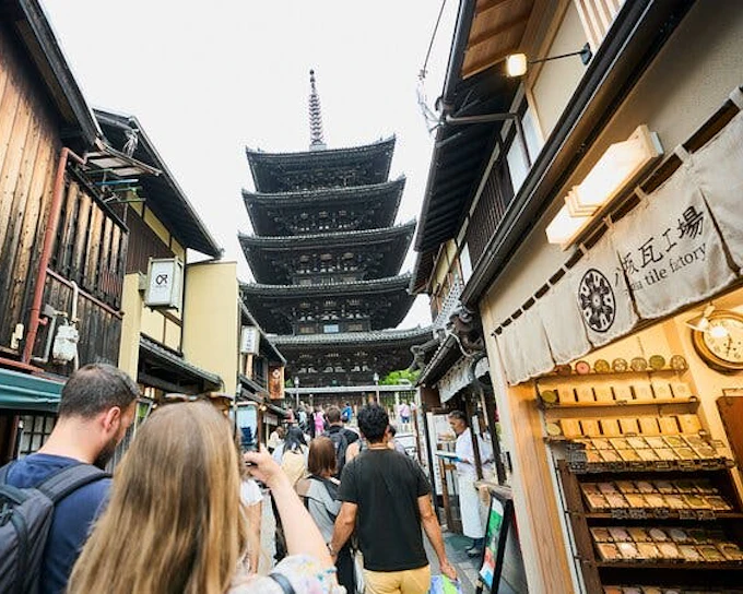 Kyoto Gion Walking Tour of Hidden Gems and Geisha Culture with Local Guide