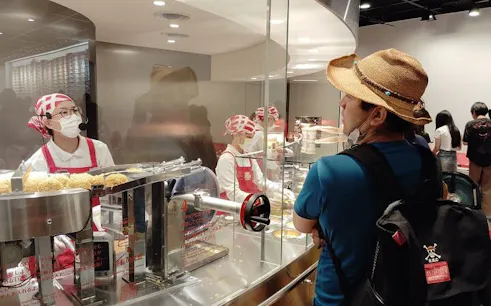 geführte tour durch das cup-noodles-museum in osaka inklusive tickets für das cup-noodles-kreationserlebnis-1