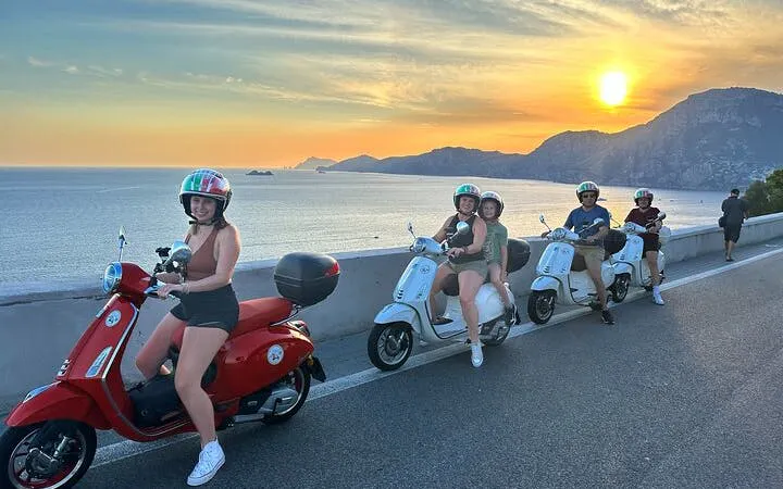 Amalfi Coast Vespa Tour with Stops in Positano and Ravello
