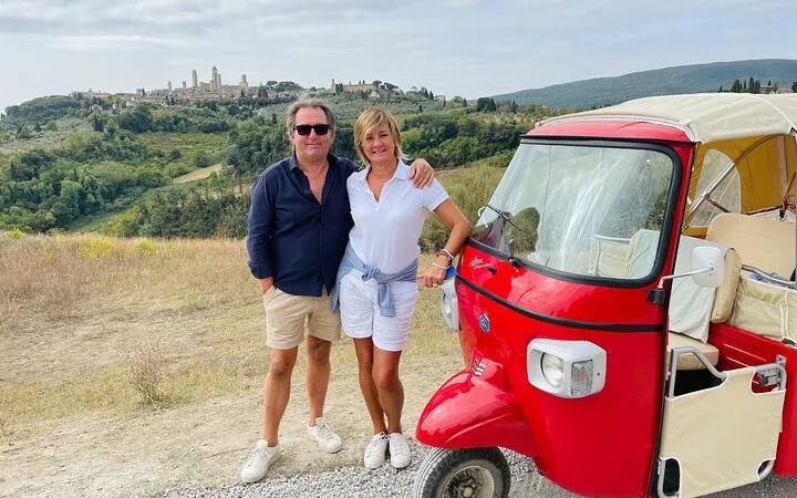 ab florenz: tuk-tuk-tour durch die toskana mit besuch eines weinguts, mittagessen und zwischenstopp in san gimignano-10