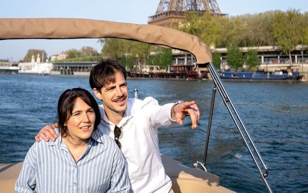 privat bådtur i paris for 2–6 personer med rosé og macarons-2