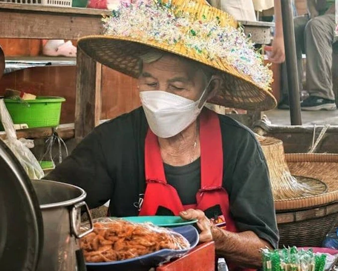 Bangkok: Floating Market Boat & Maeklong Railway Market Tour