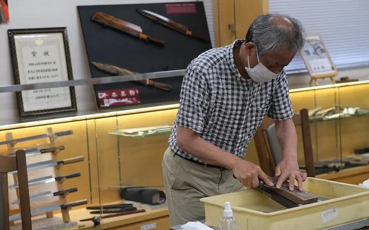 Osaka: Guided Tour of Mochi Tasting, Traditional Knife Maker or Blacksmith