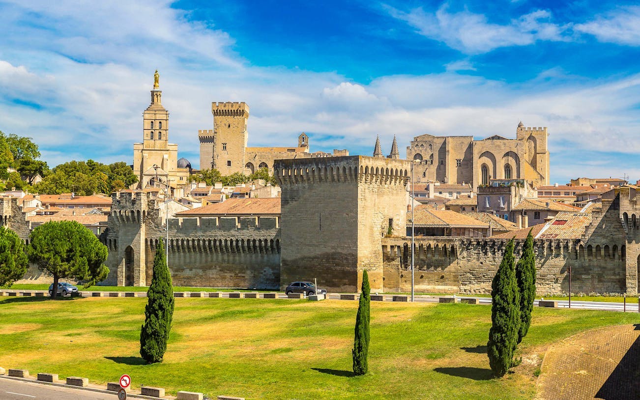 avignon self-guided walking tour with audio guide app and offline map-1