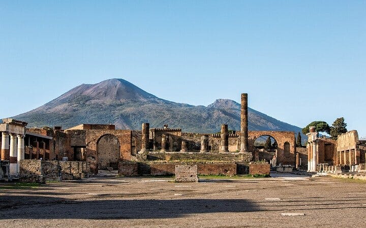 exclusive private tour of pompeii with a local guide-3