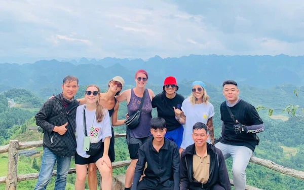 Sapa to Ha Giang Loop Small-Group Tour with Easyrider Driver, Local Homestays, Meals, and Transfers