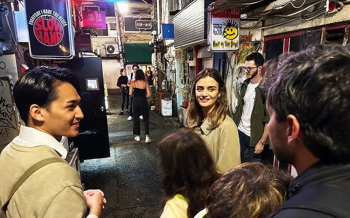 Tokyo: Shinjuku Nightlife & Secret Backstreets Walking Tour