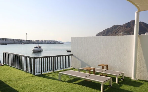 From Abu Dhabi: Fujairah Certified Diver Day Trip with 2 Guided Boat Dives, Equipment and Transfers
