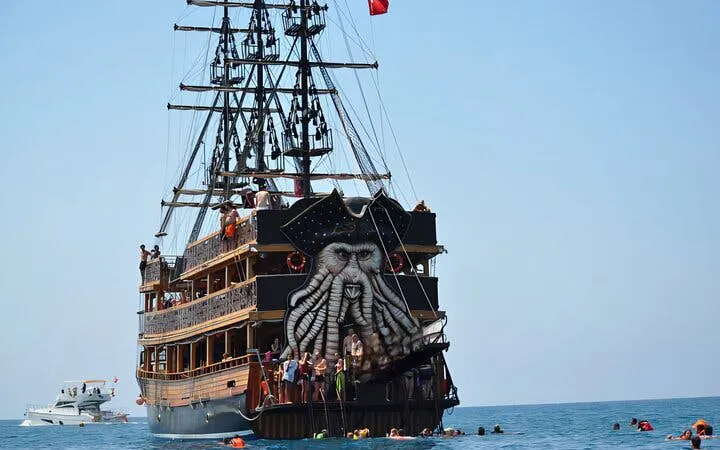Alanya Pirate Boat Trip with Lunch & Free Soft Drinks Image 10