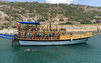 alanya'da öğle yemeği ve ücretsiz alkolsüz i̇çecekler dahil dinlendirici tekne turu-4
