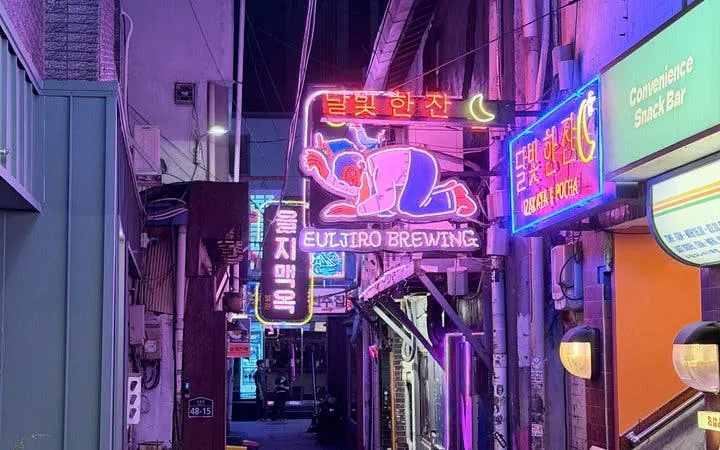 Neon signs in a Seoul alleyway, highlighting Euljiro Brewing, part of the Chimaek Night Food Experience.