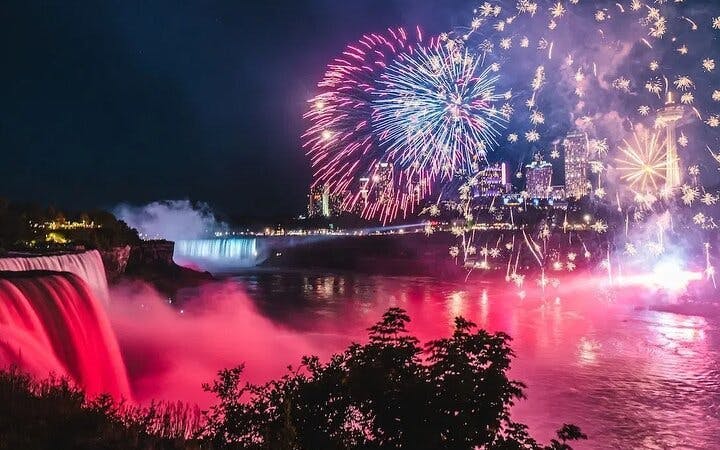 nachttour durch die niagarafälle (usa) mit beleuchteten ausblicken und saisonalen feuerwerken-1