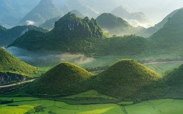 Ha Giang Motorbike Loop Guided Tour with Easy Rider, Local Homestay Stays, and All Meals Included