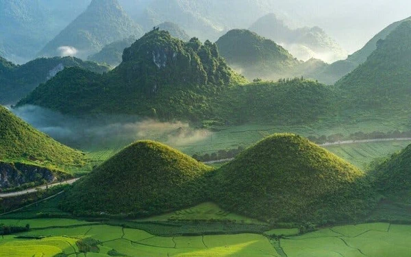 Ha Giang Motorbike Loop Guided Tour with Easy Rider, Local Homestay Stays, and All Meals Included