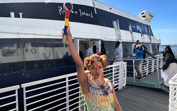 Cape Town Big 6 Pre-Booked Attraction Tickets: Robben Island, Table Mountain, Two Oceans Aquarium, Cape Wheel, Kirstenbosch Botanical Gardens, Groot Constantia