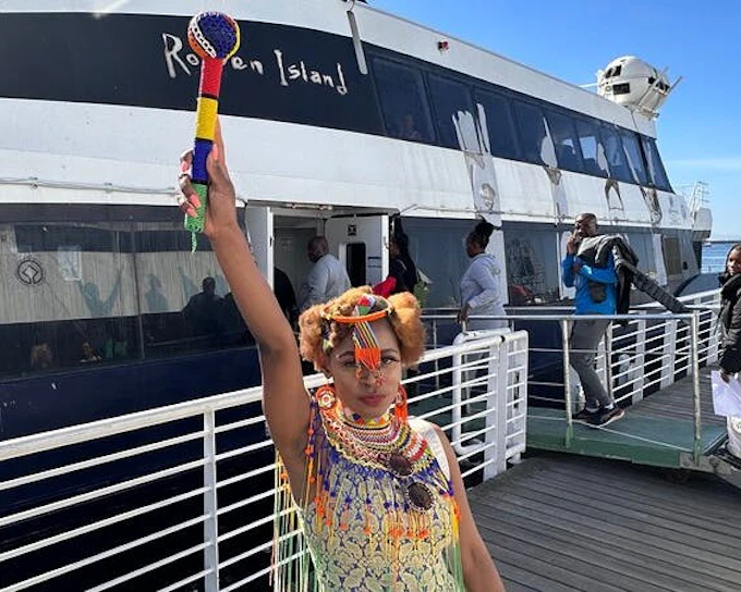 Cape Town Big 6 Pre-Booked Attraction Tickets: Robben Island, Table Mountain, Two Oceans Aquarium, Cape Wheel, Kirstenbosch Botanical Gardens, Groot Constantia