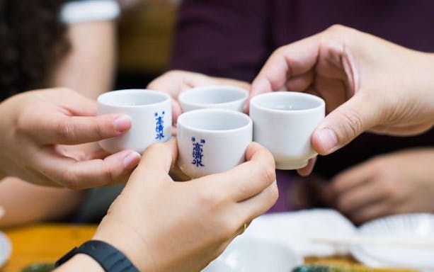 sake tasting masterclass in shinjuku (8+ varieties with a pro)-2