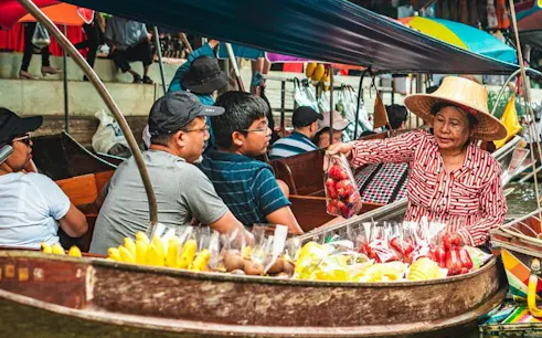 ab bangkok: tour zum damnoen saduak floating market und zum maeklong railway market mit einer bootsfahrt-1